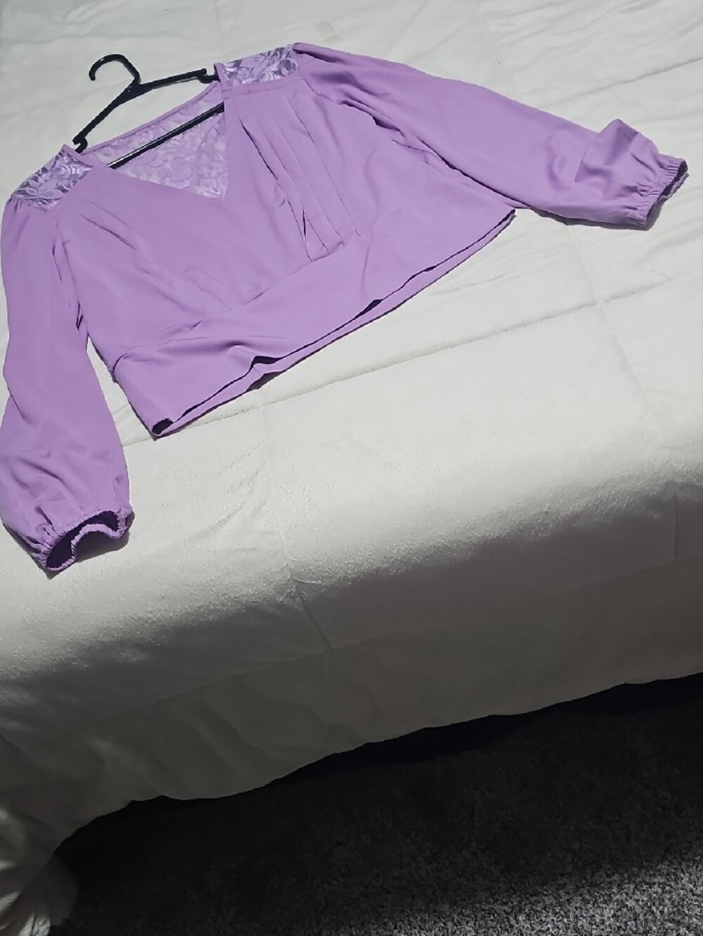 New VENUS Lavender Lace-Trim V-Neck Long Sleeve Top L
